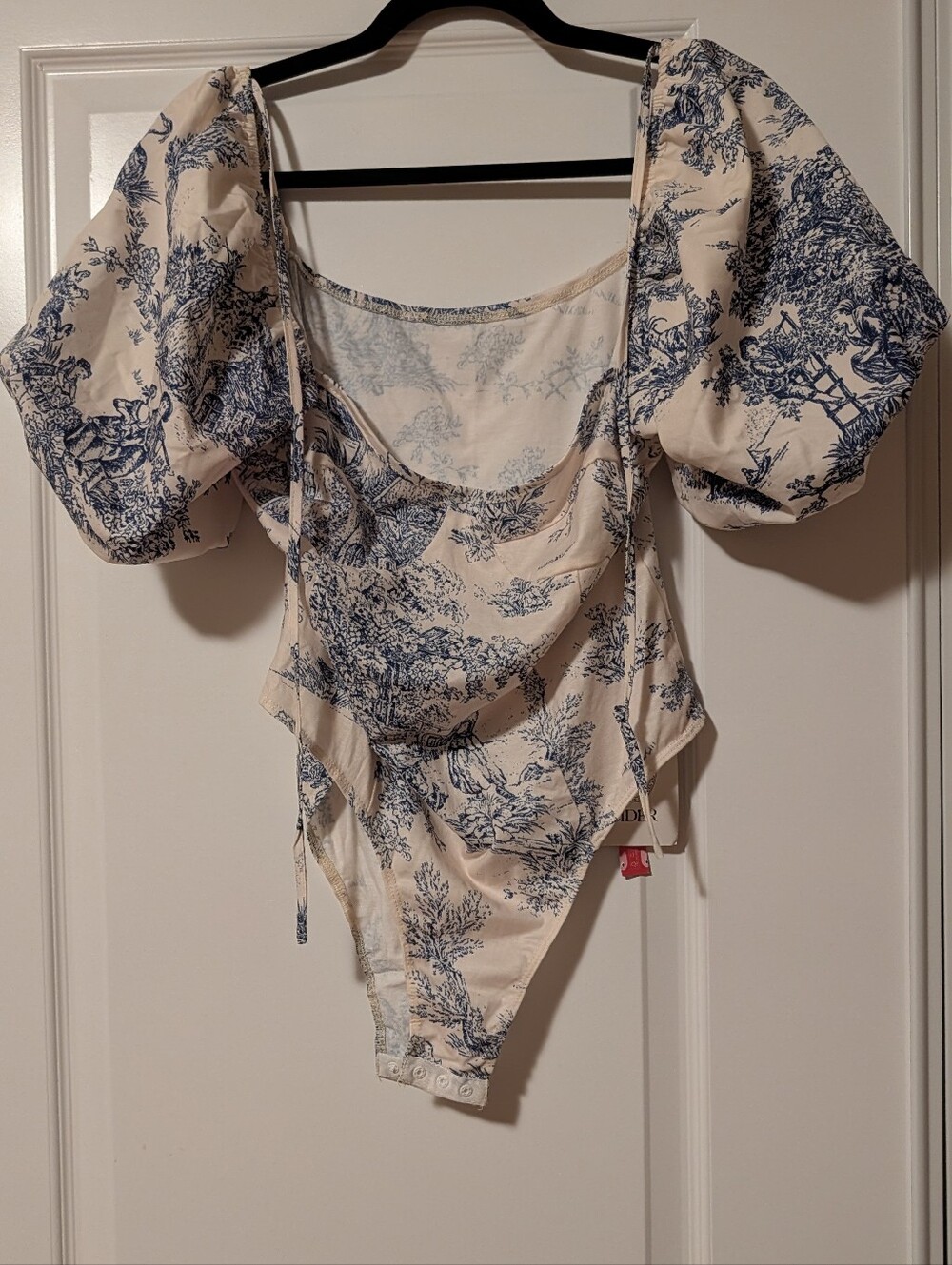 Cider Cream and Blue Toile Puff-Sleeve Bodysuit Size L NWT